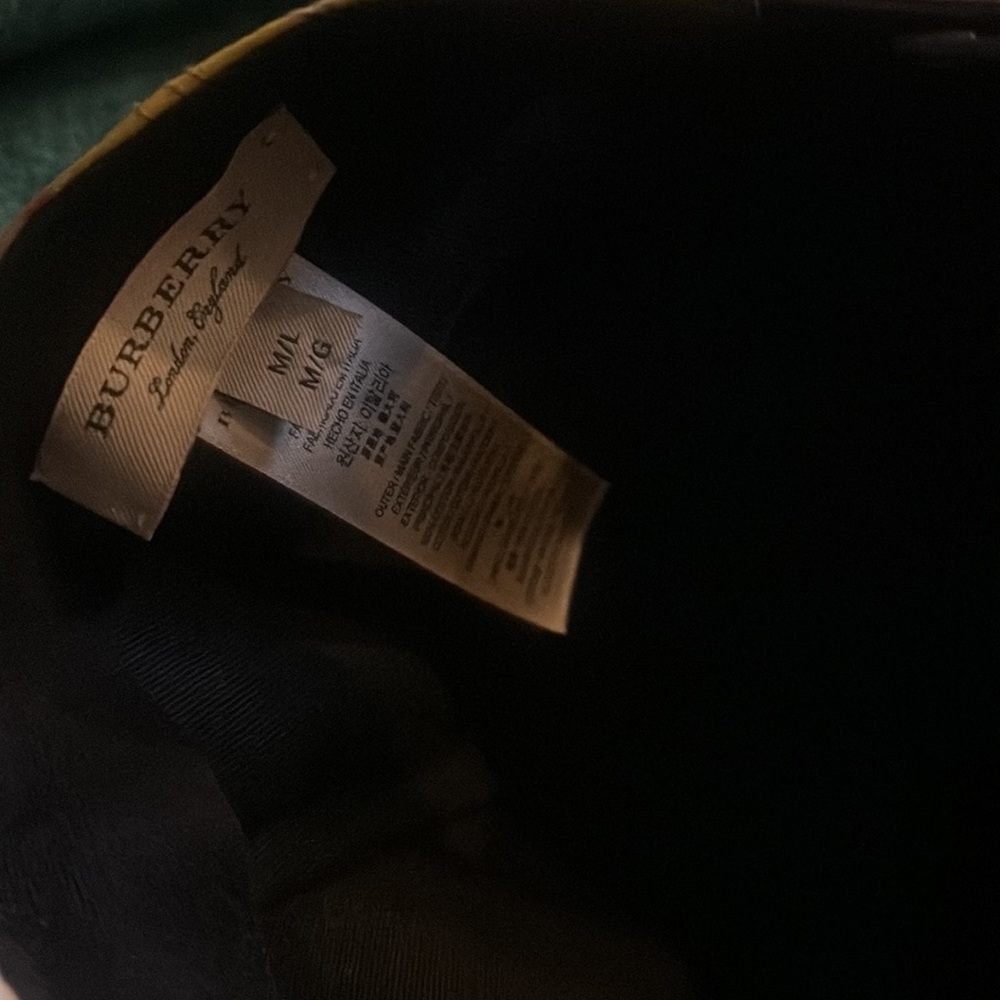 Burberry graffiti hat - Picture 2 of 5